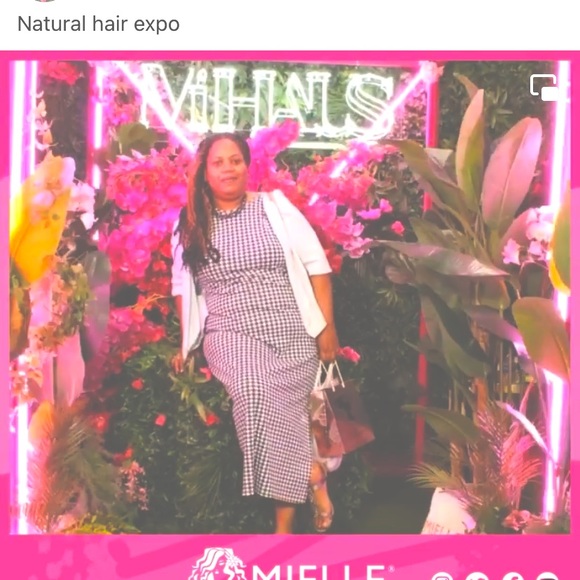 Meet your Posher, Elena - Picture 2 of 2